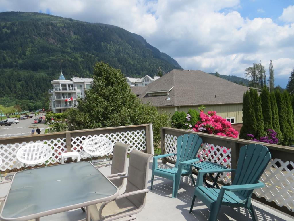 Harrison Village Motel Harrison Hot Springs Bagian luar foto