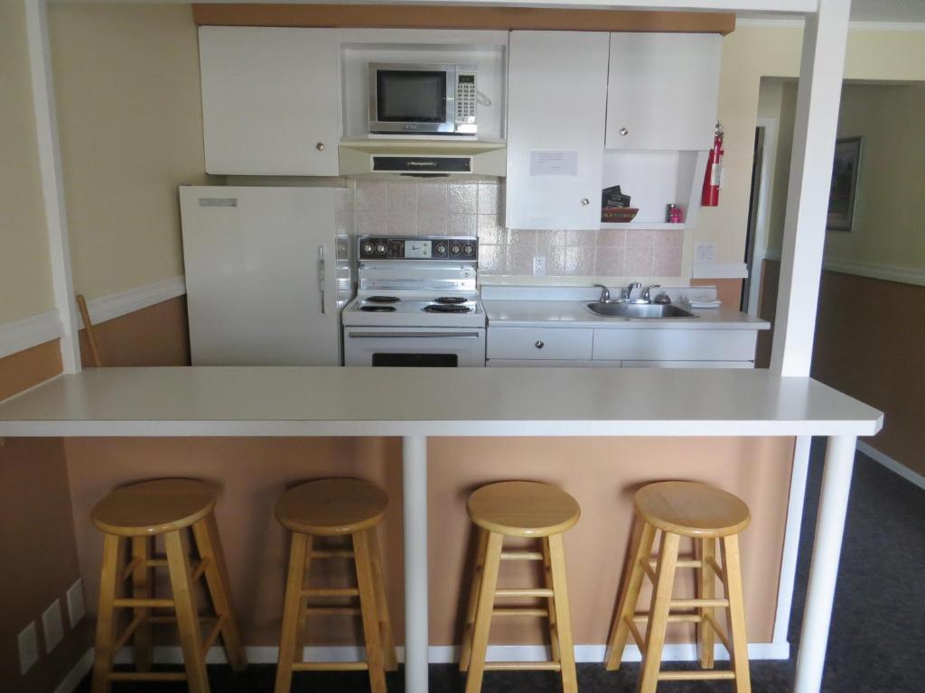 Harrison Village Motel Harrison Hot Springs Ruang foto